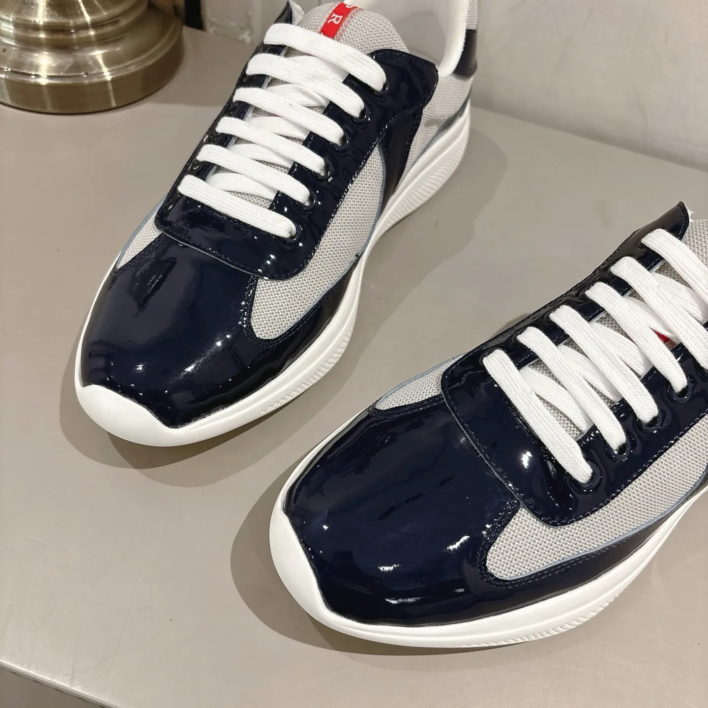 Factory direct sales p520🐘🐘Women's shoes, women's clothing (top version) Prada casual sports shoes, fashionable thick-soled casual loafers, unique taste, loved by everyone and easy to control, popular every year. There is also a versatile classic shoe last, enough to conquer you, wear it, increase the height and leisure, simple and handsome on the feet. The fabric is imported patent leather, the inner foot pad is breathable mesh, soft and delicate, the foot feels comfortable, ip Foam mold anti-slip lightweight outsole